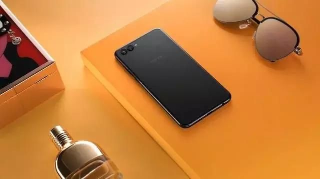 华为nova2s与荣耀V10傻傻分不清,买谁还用纠