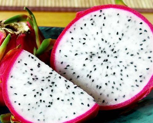 好多人在超市犹豫,白心和红心火龙果哪种好?专