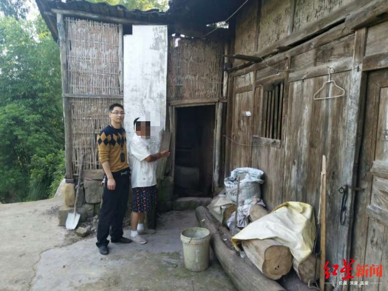 四川一男子开200万宝马 晚上进村偷鸡鸭补贴油费