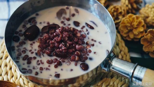 红枣红豆薏仁牛奶粥大补元气,是饱腹的早餐又