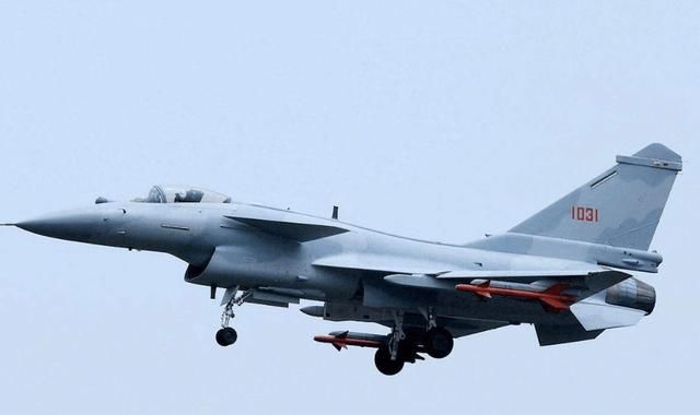 解放军歼10B变身雷达杀手,2分钟就可灭台军爱