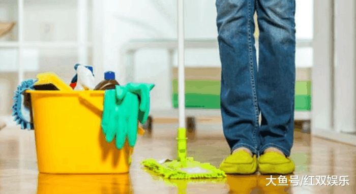 辛亏这位女主播没有关摄像头, 接下来的内容让