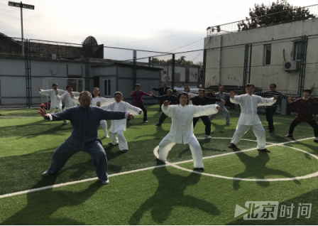 西城区新街口腾退空地变身足球场 老街区焕发