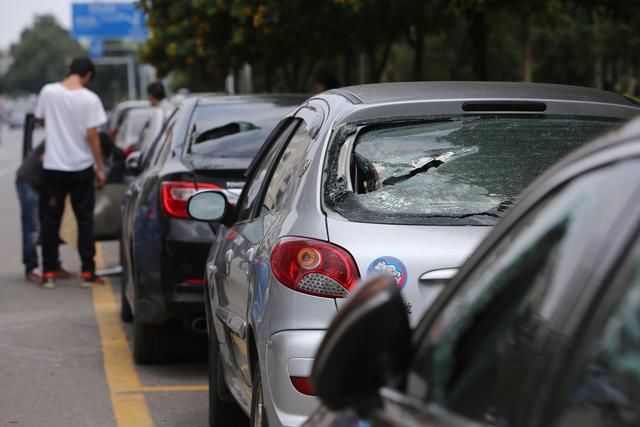 车停在车位里为啥还被贴条?看完你就明白了!