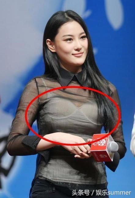 姚晨身着三角裤现身机场辣眼?张馨予这个举动