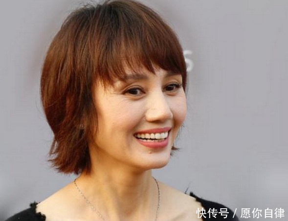 袁泉才40岁就皱纹满眼角?网友:真实自然才是美