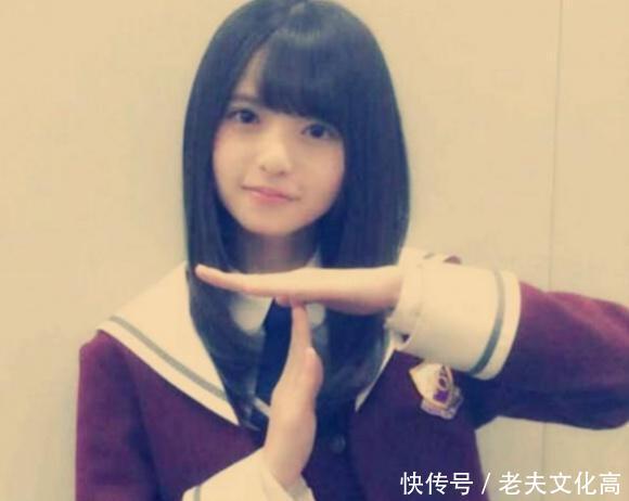 搞笑GIF: 我听人说用9键打字的人, 都是因为手