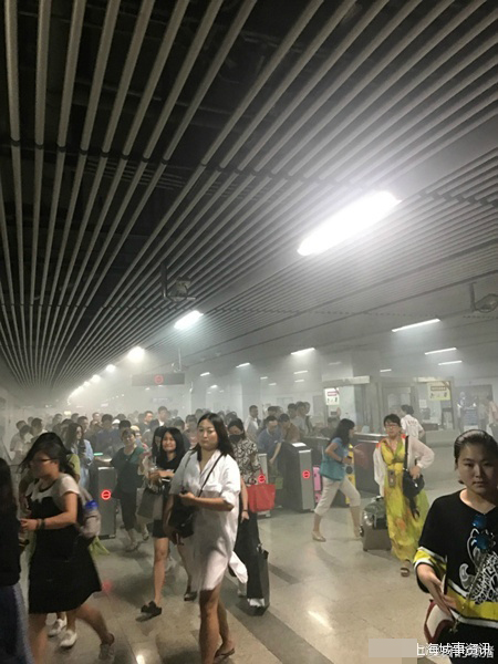 上海地铁10号线突冒浓烟未产生明火