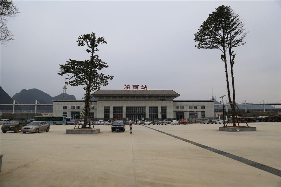 靖西市位于广西边陲,这里与越南接壤,僻远多山,峰林成屏.