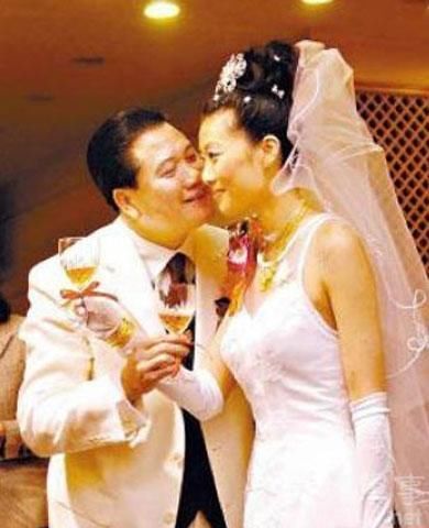 巅峰时候红过无线五虎,邵逸夫亲自主持婚礼,周