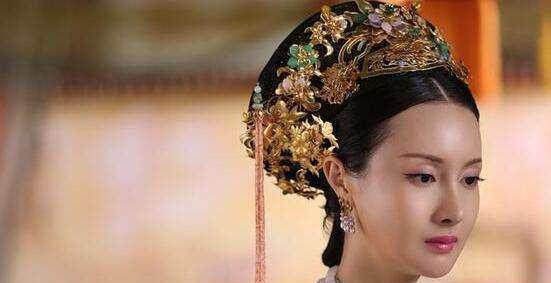 她是康熙一生最爱的女人,曾为她挡毒剑,却被