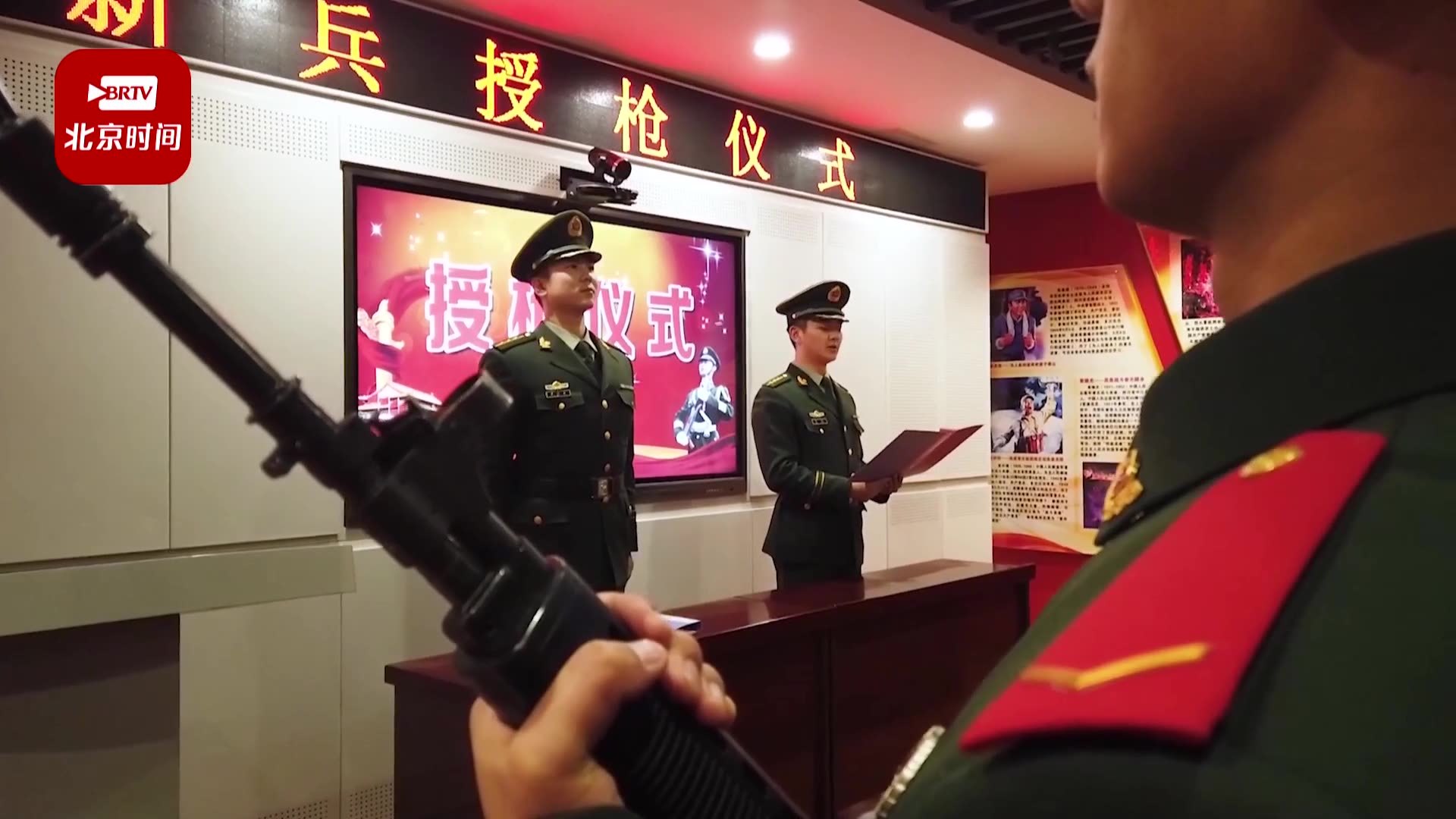 武警北京总队执勤四支队组织授枪仪式 武警北京总队执勤四支队组织授枪仪式