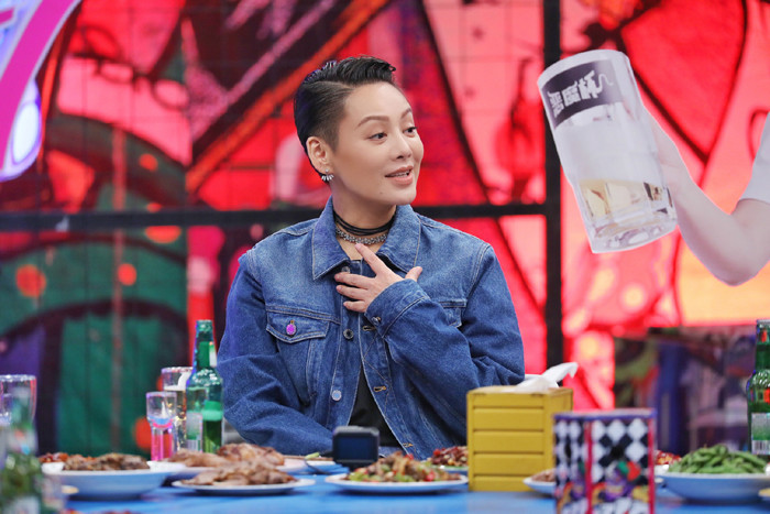 优酷《举杯呵呵喝》赵英俊还原徐峥打人事件