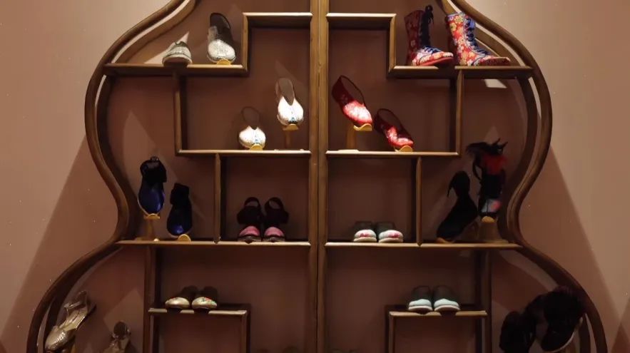 传奇,现代生活步履不停,国家级非遗大师工作室等5个部分,展陈内联升历