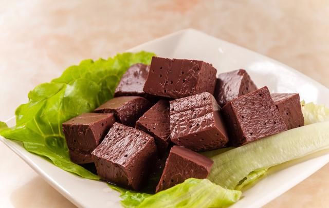 脚上出现3大症状,痛风已上身!仅需1招,止痛降尿