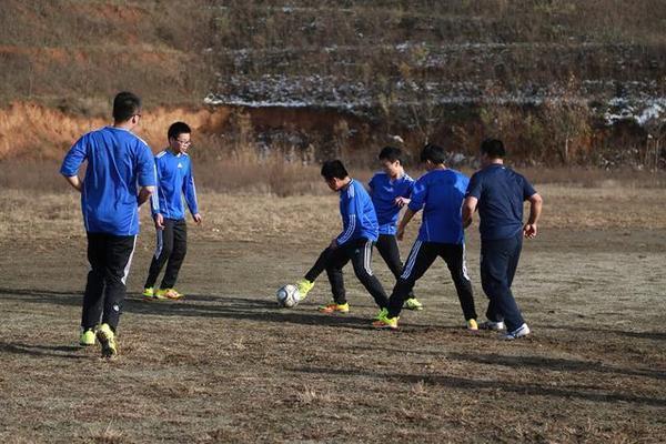 让学生从体育课中体会团队精神锻炼个人毅力