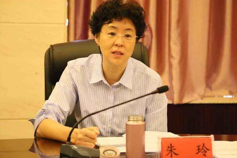 她是女排首位奥运冠军:官至正厅长达12年,被曝