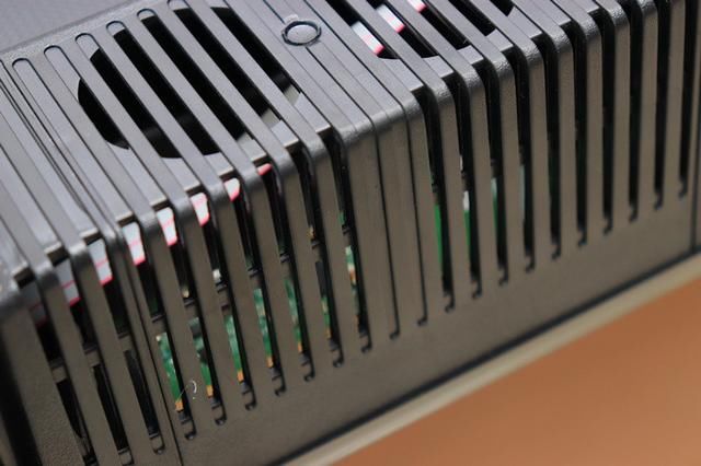 我们拆解了一台900块的42英寸的拼多多电视,