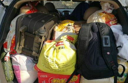 要感恩“满满的后备箱”，不是物质上的丰富，而是精神的的充裕。工作再忙，也要经常给父母打个电话。看似一个简单电话，实际上是爱的回应。