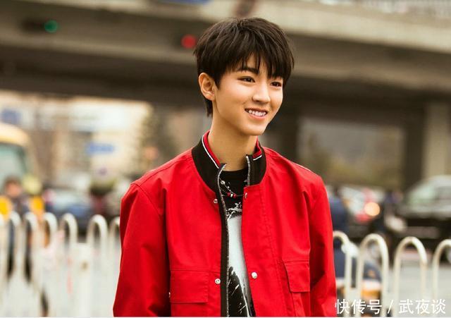 当红男星撩起刘海,黄子韬帅炸,蔡徐坤成熟,易烊