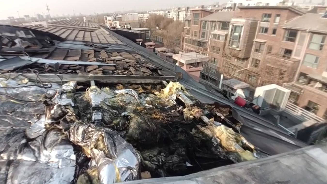 北京朝阳一小区楼顶火灾调查公布：动火不报备，三人被行拘_北京时间