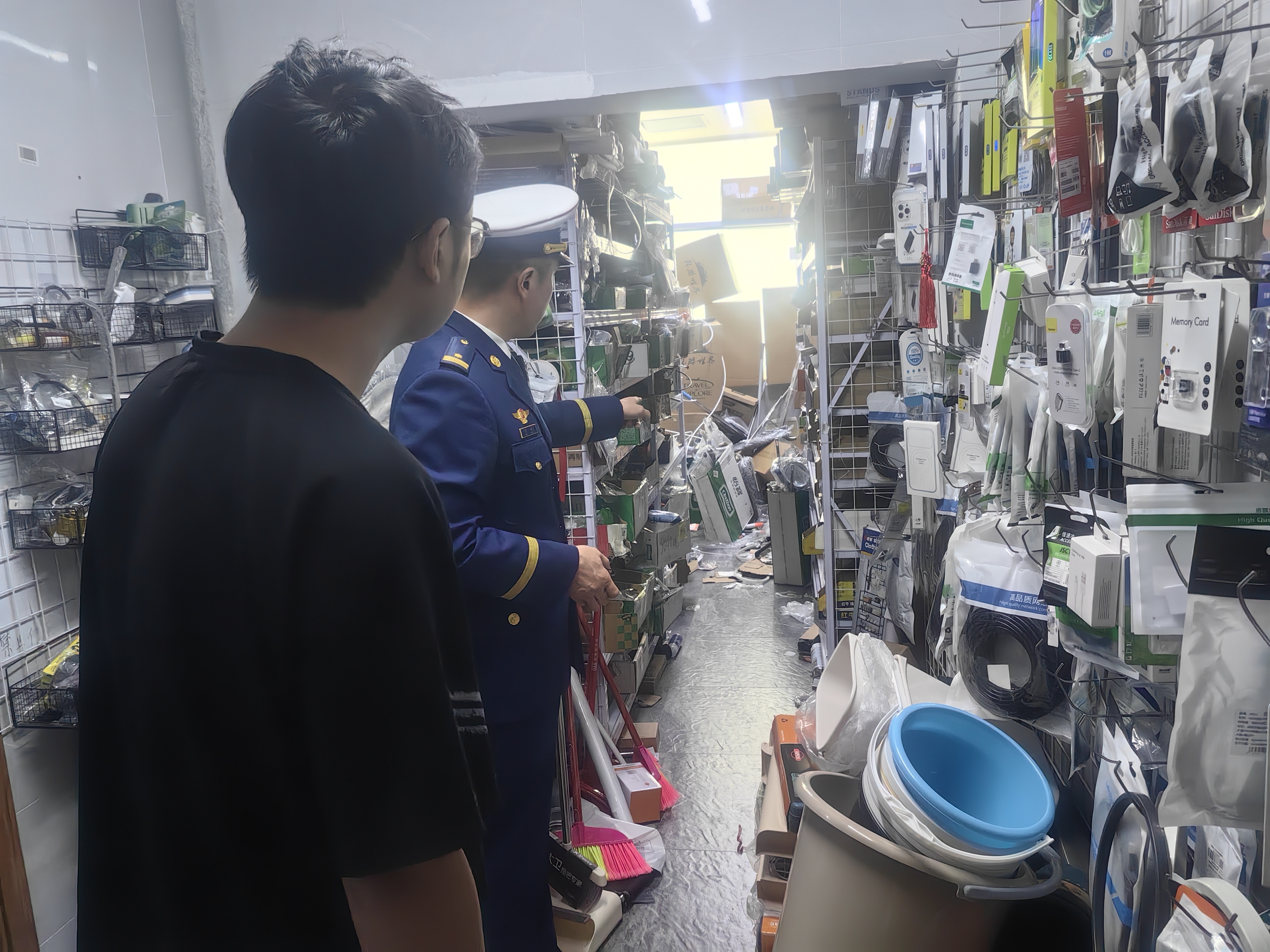 丰台消防开展九小场所消防安全检查两家违规商户被约谈