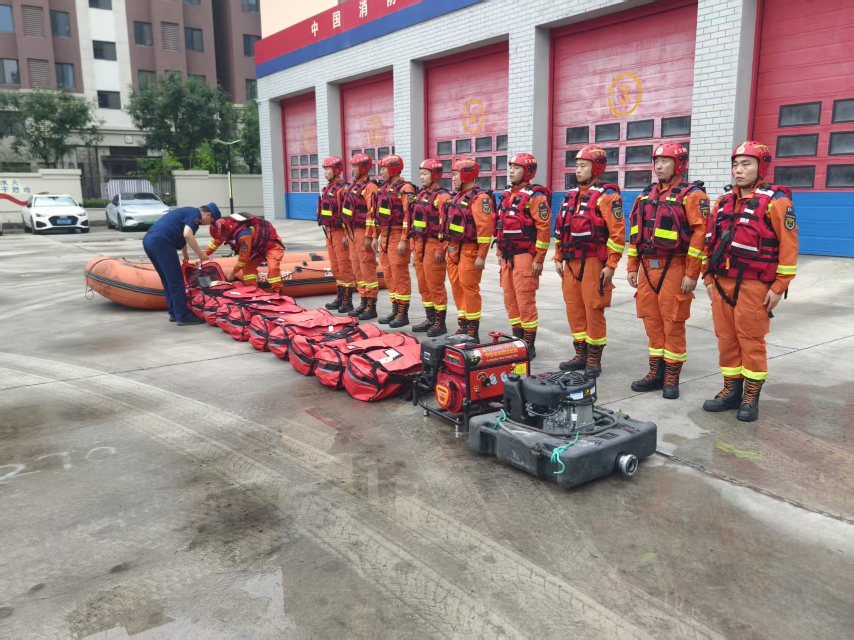 全力以赴守平安——大兴消防筑牢汛期安全坚固防线