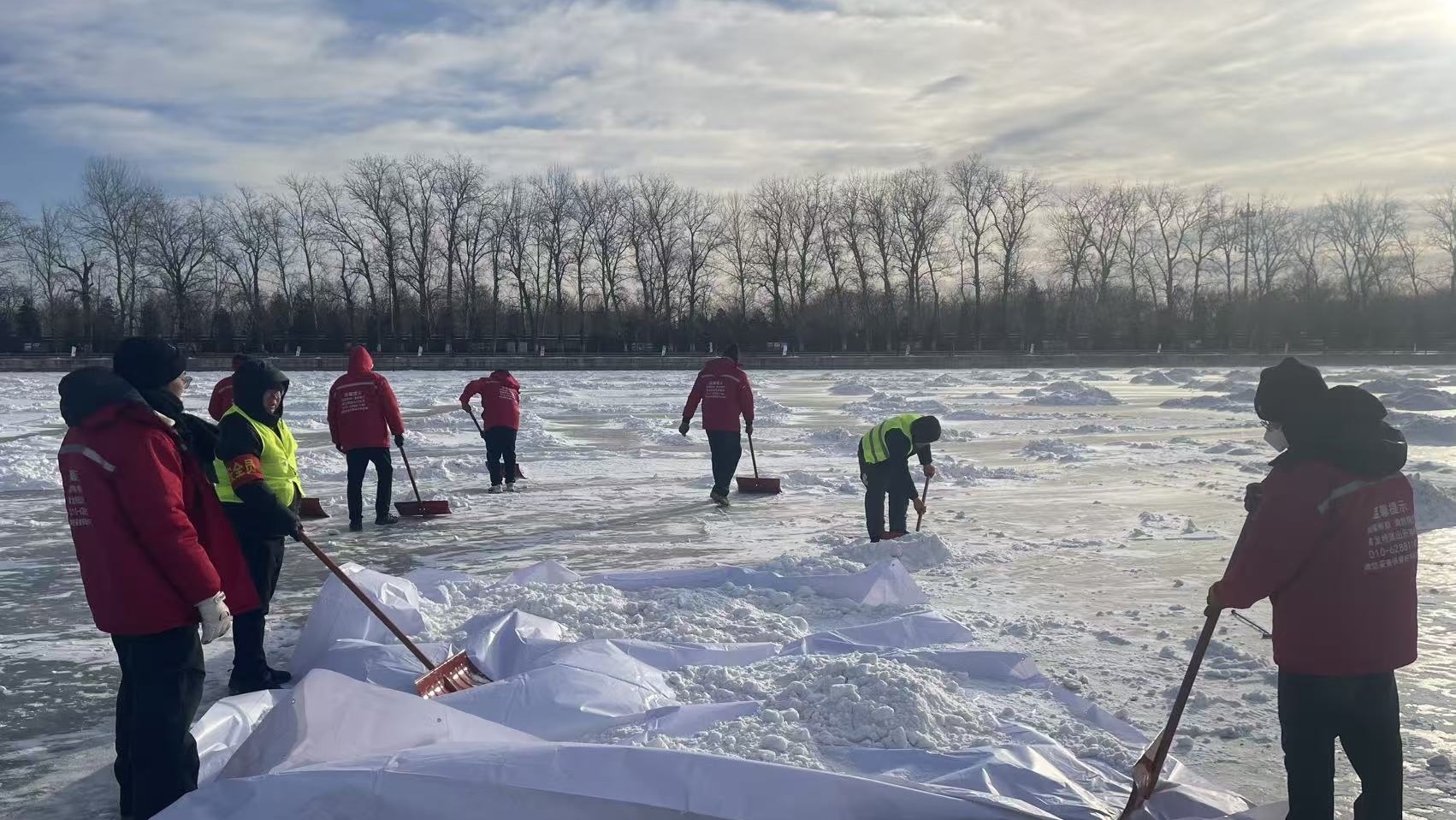 快速清雪!颐和园冰场即将恢复开放 快速清雪!颐和园冰场即将恢复开放