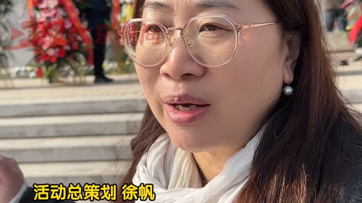 台烈后人相聚北京西山无名英雄广场敬献花篮