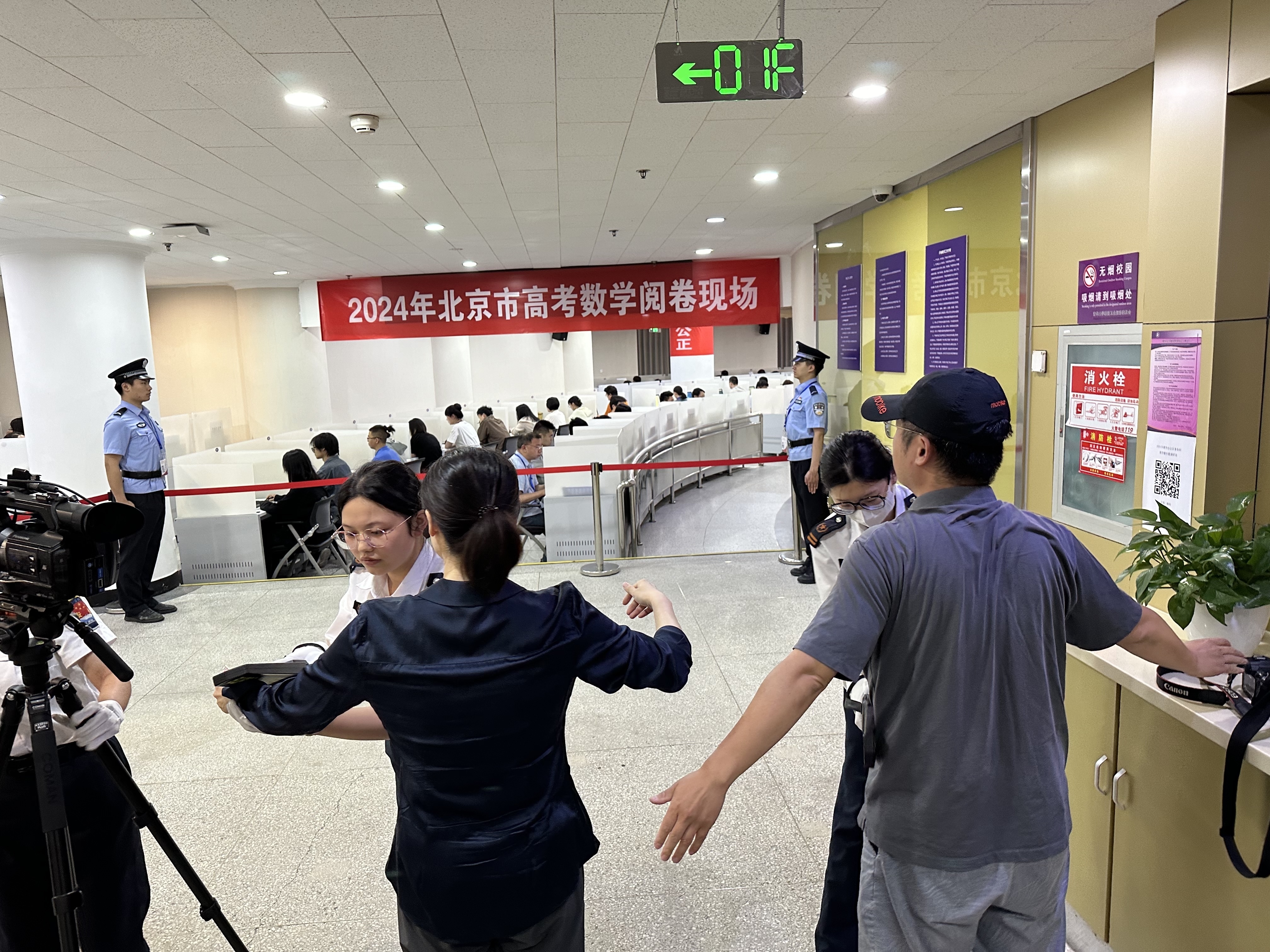 记者探访2024年北京高考阅卷点,数学部分试题已出现单题满分考生 记者探访2024年北京高考阅卷点,数学部分试题已出现单题满分考生