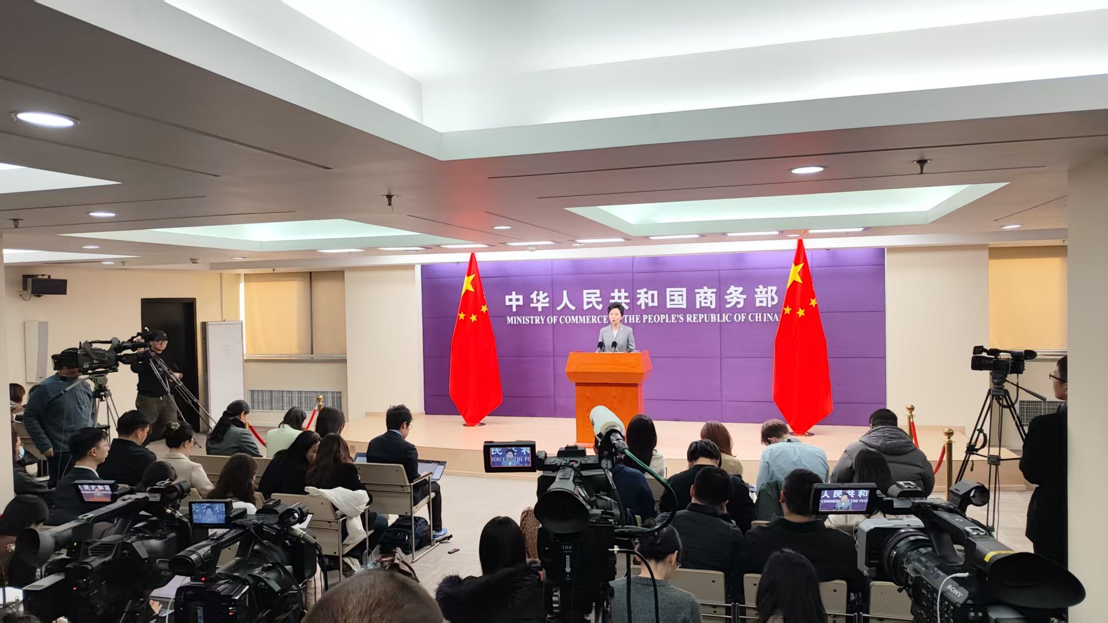 商务部：再次敦促日方切实反躬自省，纠正错误