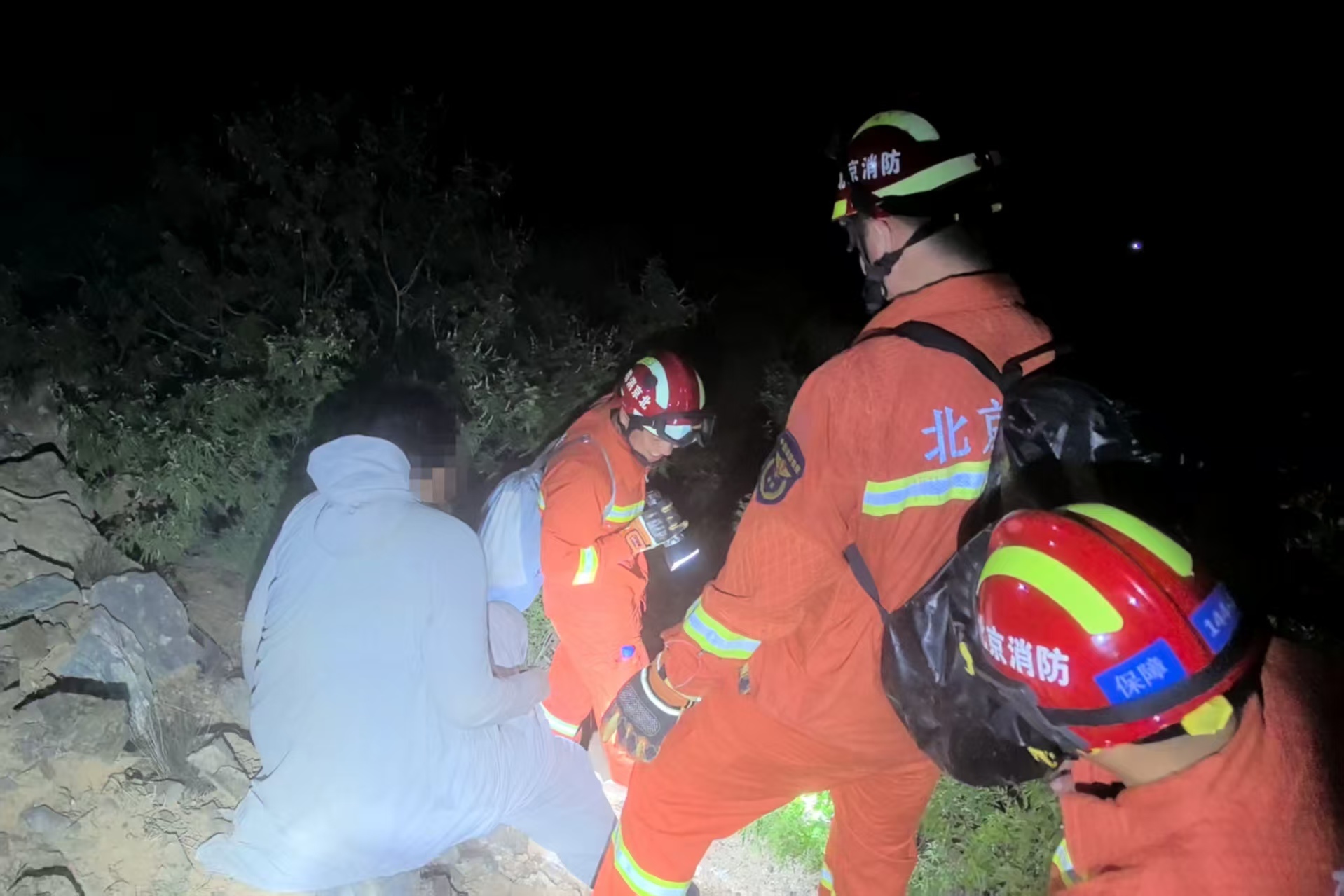 女子登山迷路被困密云消防紧急救援 女子登山迷路被困密云消防紧急救援