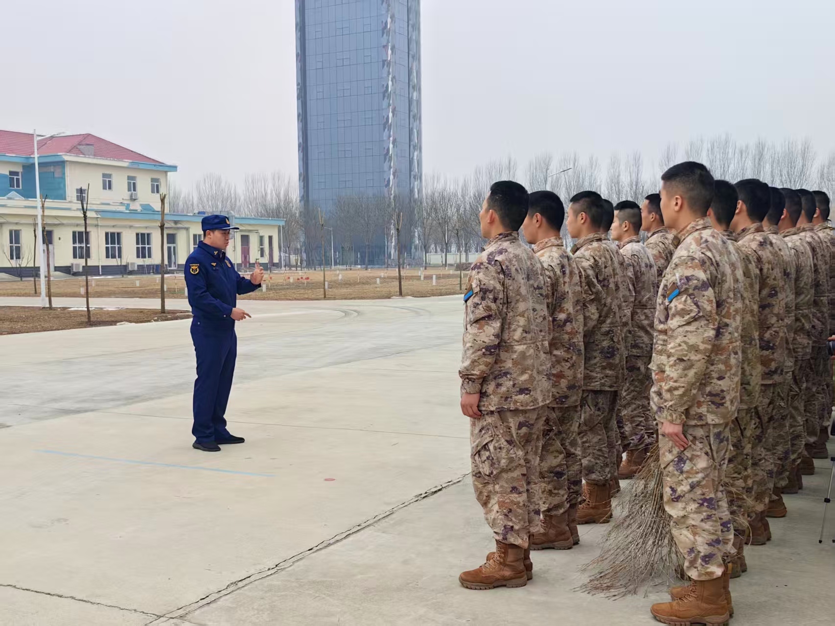 大兴区消防救援支队开展“一警六员”实操实训进军营活动 大兴区消防救援支队开展“一警六员”实操实训进军营活动