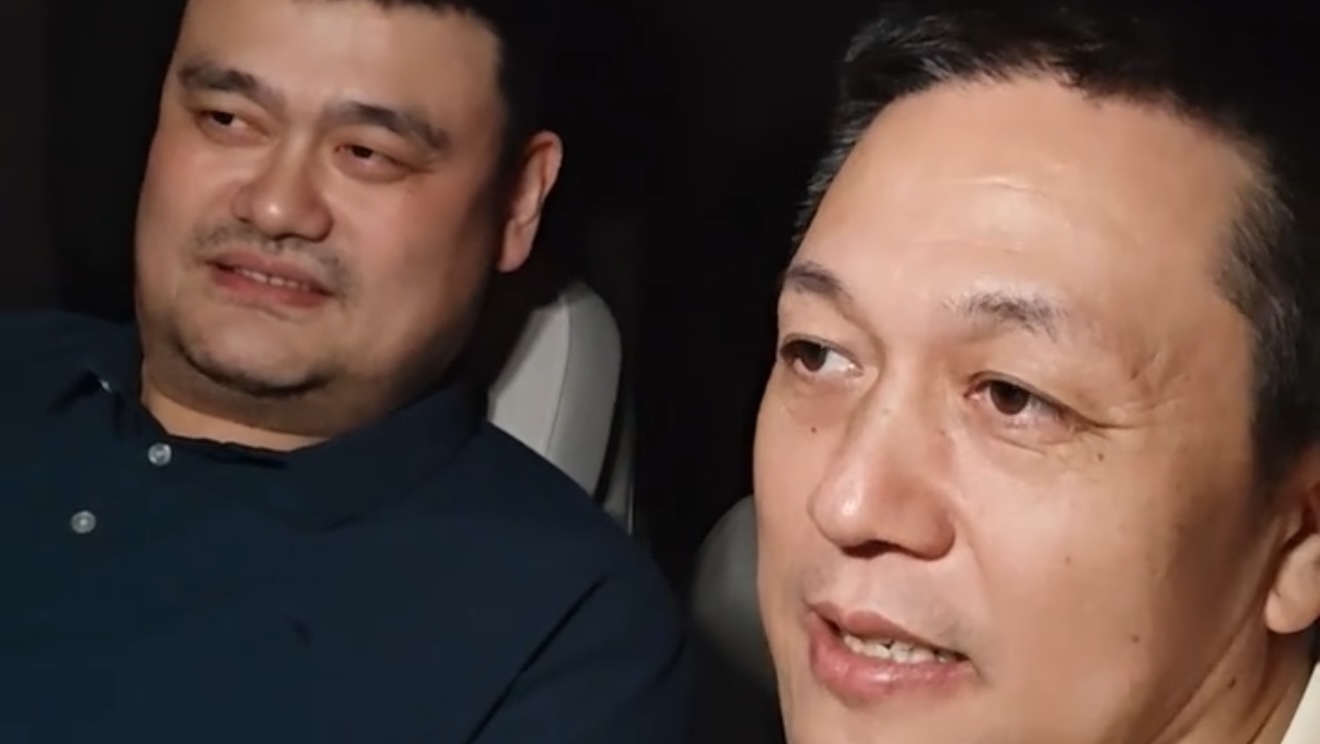 李斌姚明一同观看CBA总决赛