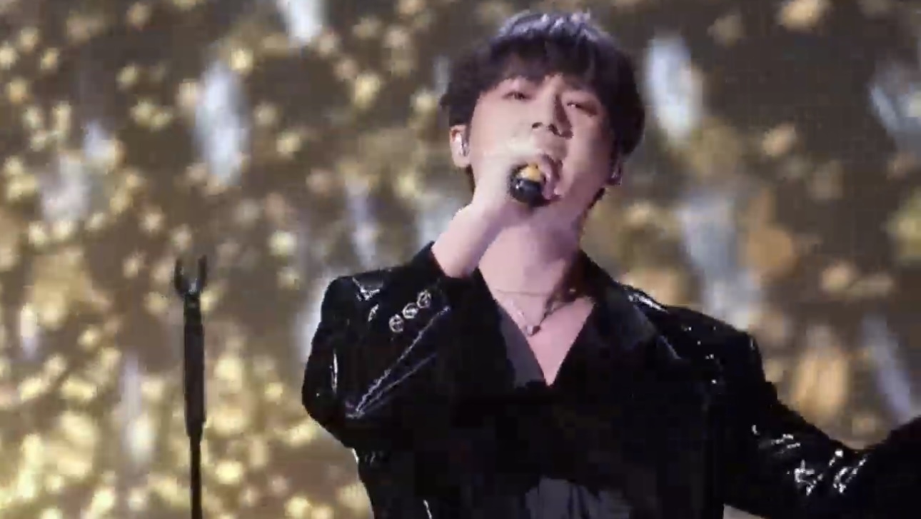 把加多宝发财大使蒋敦豪送来的专属新年财气焊在身上！