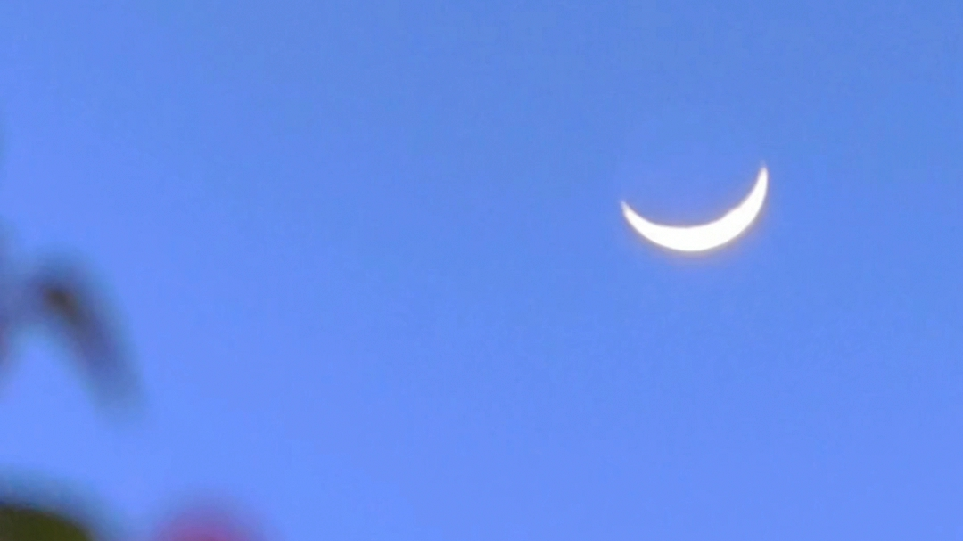 今晚现年度最大峨眉月