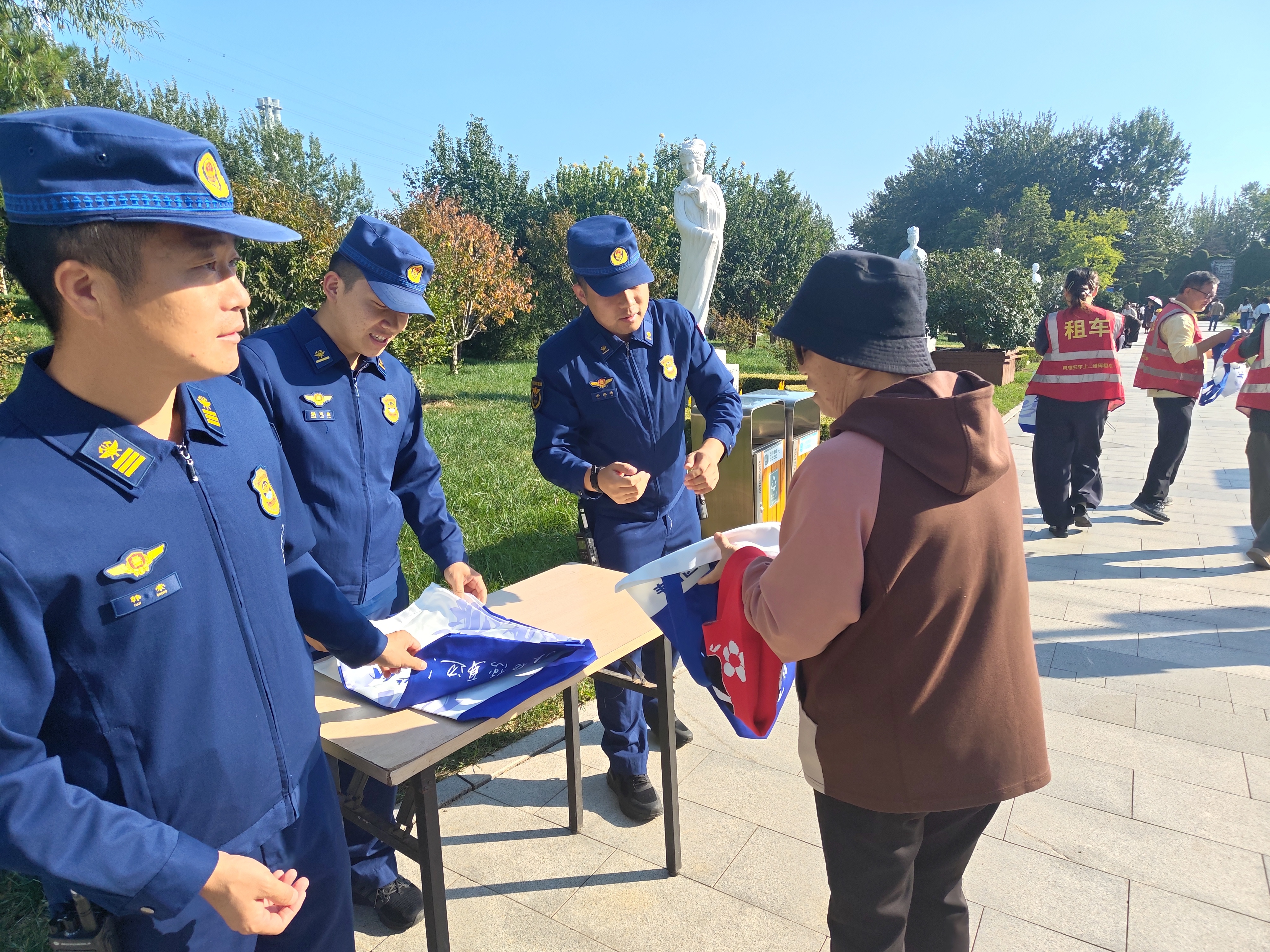 国庆假期丰台消防进商场进景区把消防安全知识送到市民身边