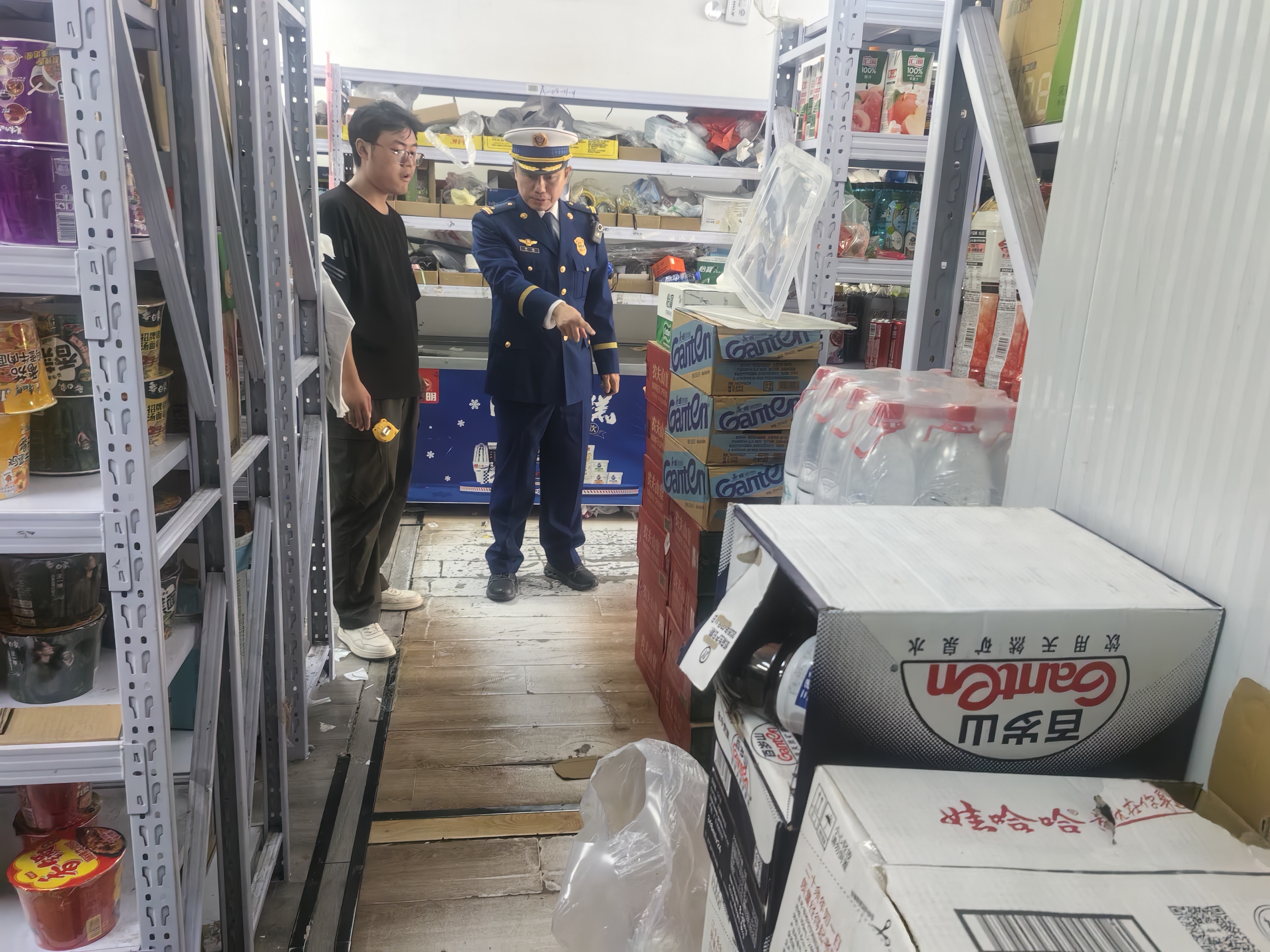 丰台消防开展九小场所消防安全检查两家违规商户被约谈