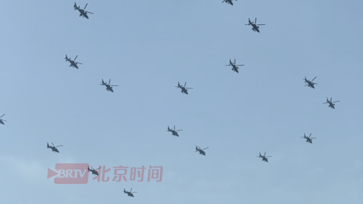 【第一视角感受阅兵现场】空中梯队飞跃北京上空，太震撼了！#阅兵