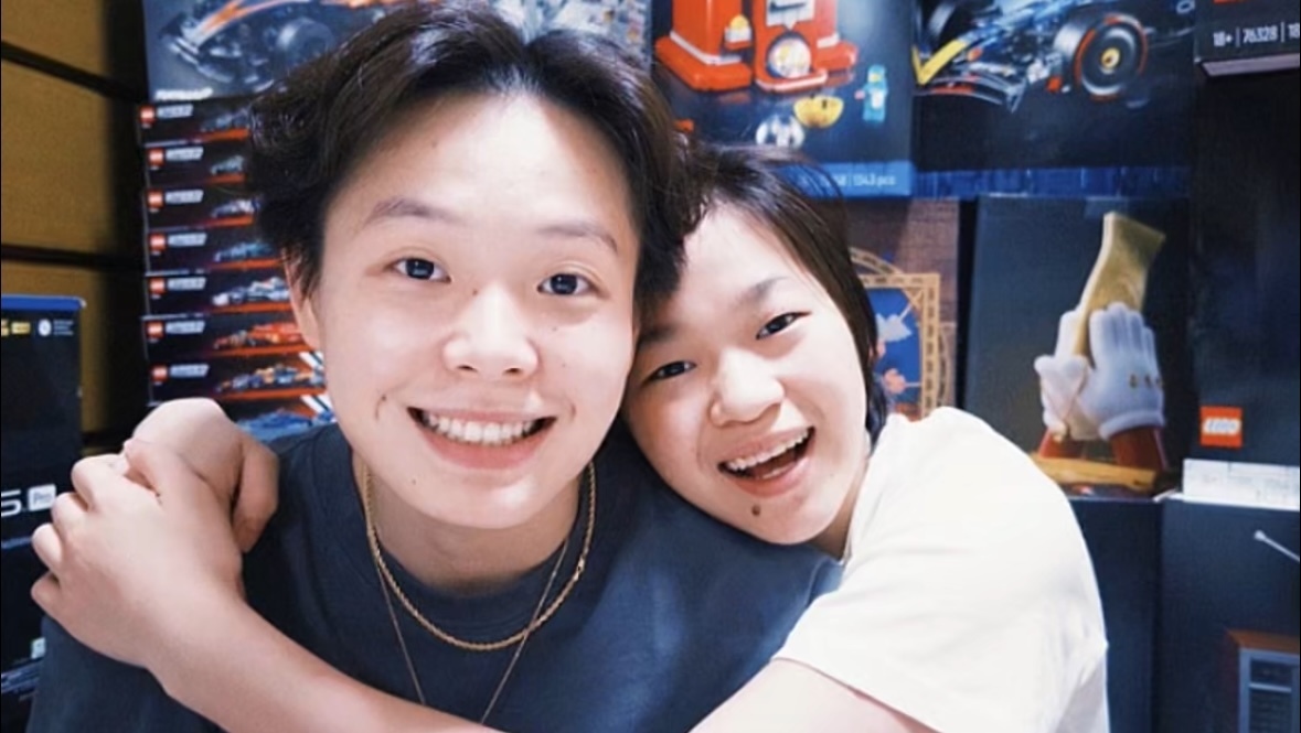 陈艺文和队友林珊获得女子双人三米板冠军，大赛中她经常喜欢拍全红婵