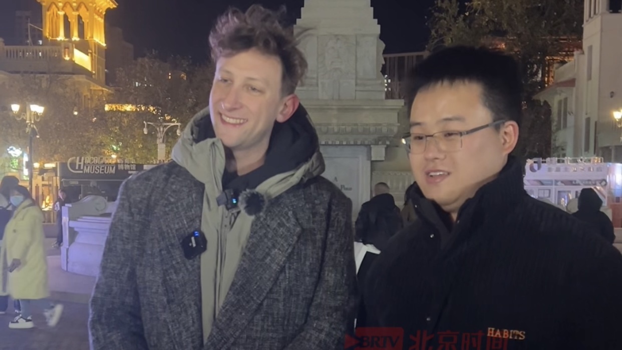 埃文凯尔得知自由女神像事迹表示一定要在这里合影