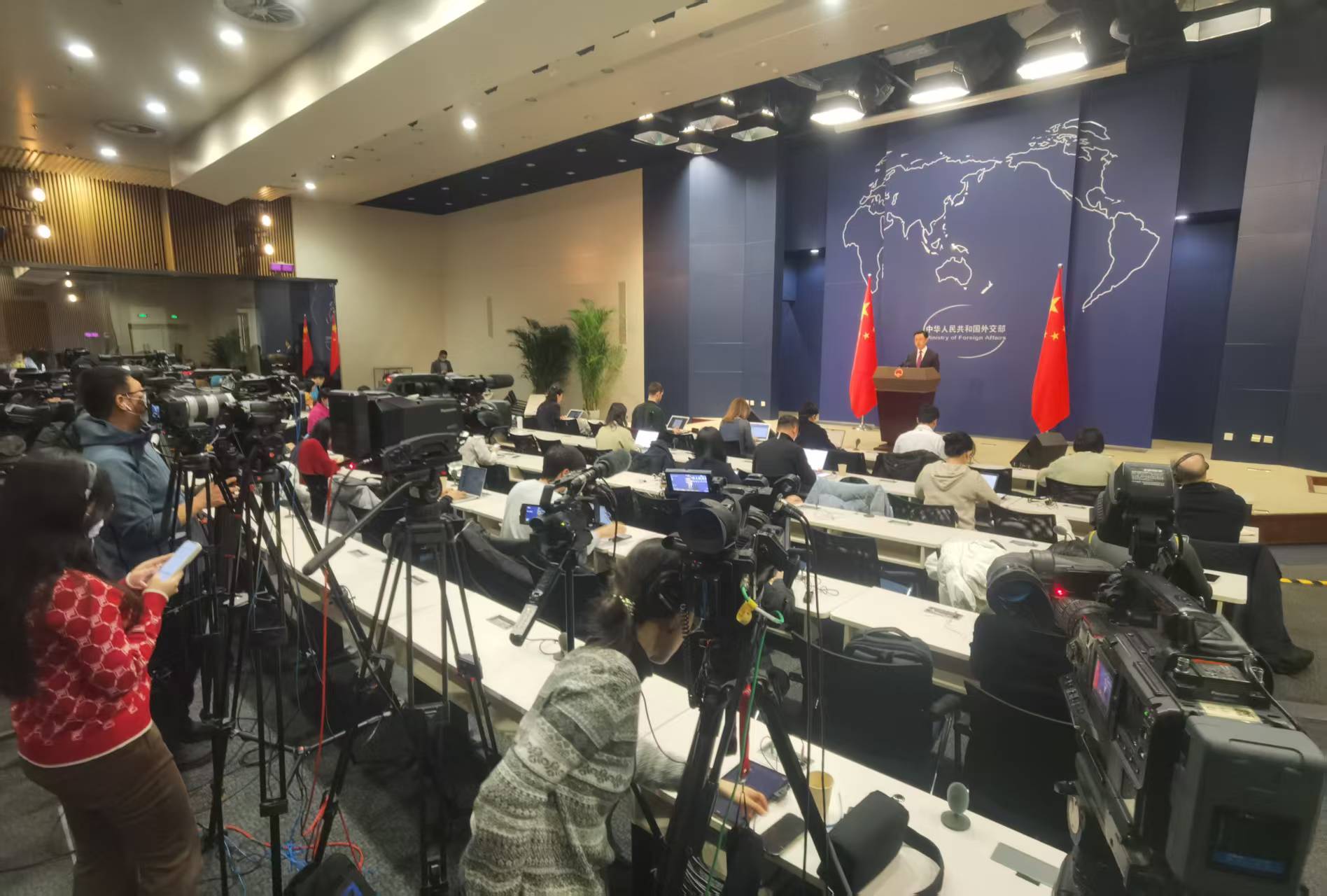 外交部:春节电影票房的火爆彰显中国经济广阔的发展前景 外交部:春节电影票房的火爆彰显中国经济广阔的发展前景