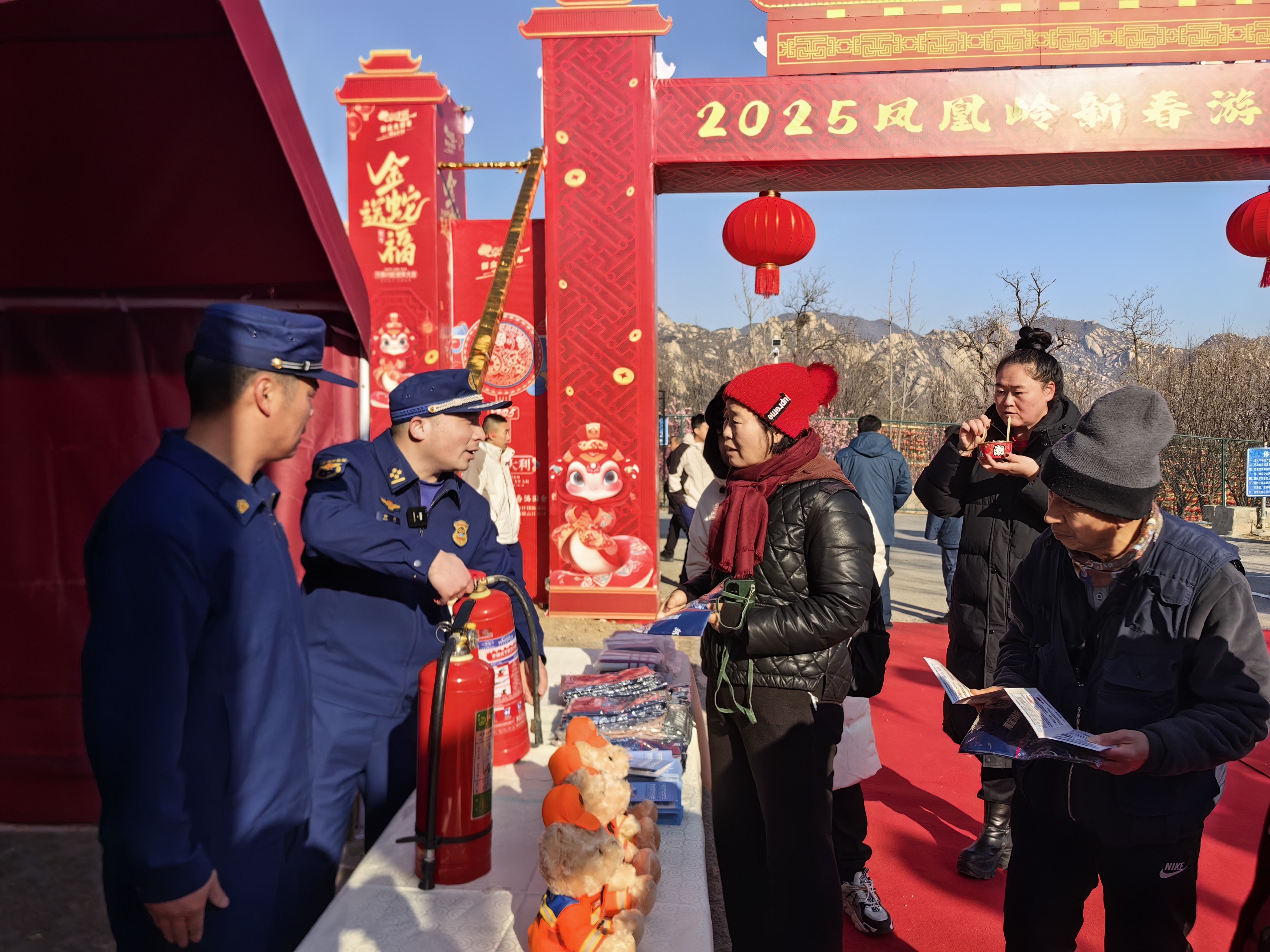 海淀区消防救援局联合苏家坨街道,对庙会开展全方位消防安全检查 海淀区消防救援局联合苏家坨街道,对庙会开展全方位消防安全检查