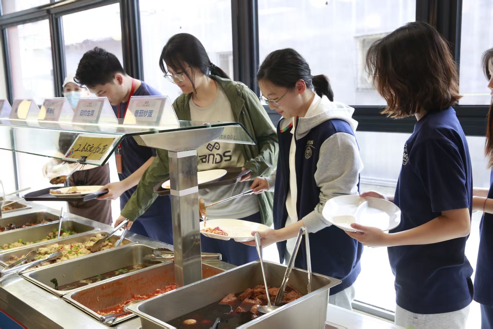 告别自带餐具，240多个智慧食堂投用，新学期北京校园餐再升级