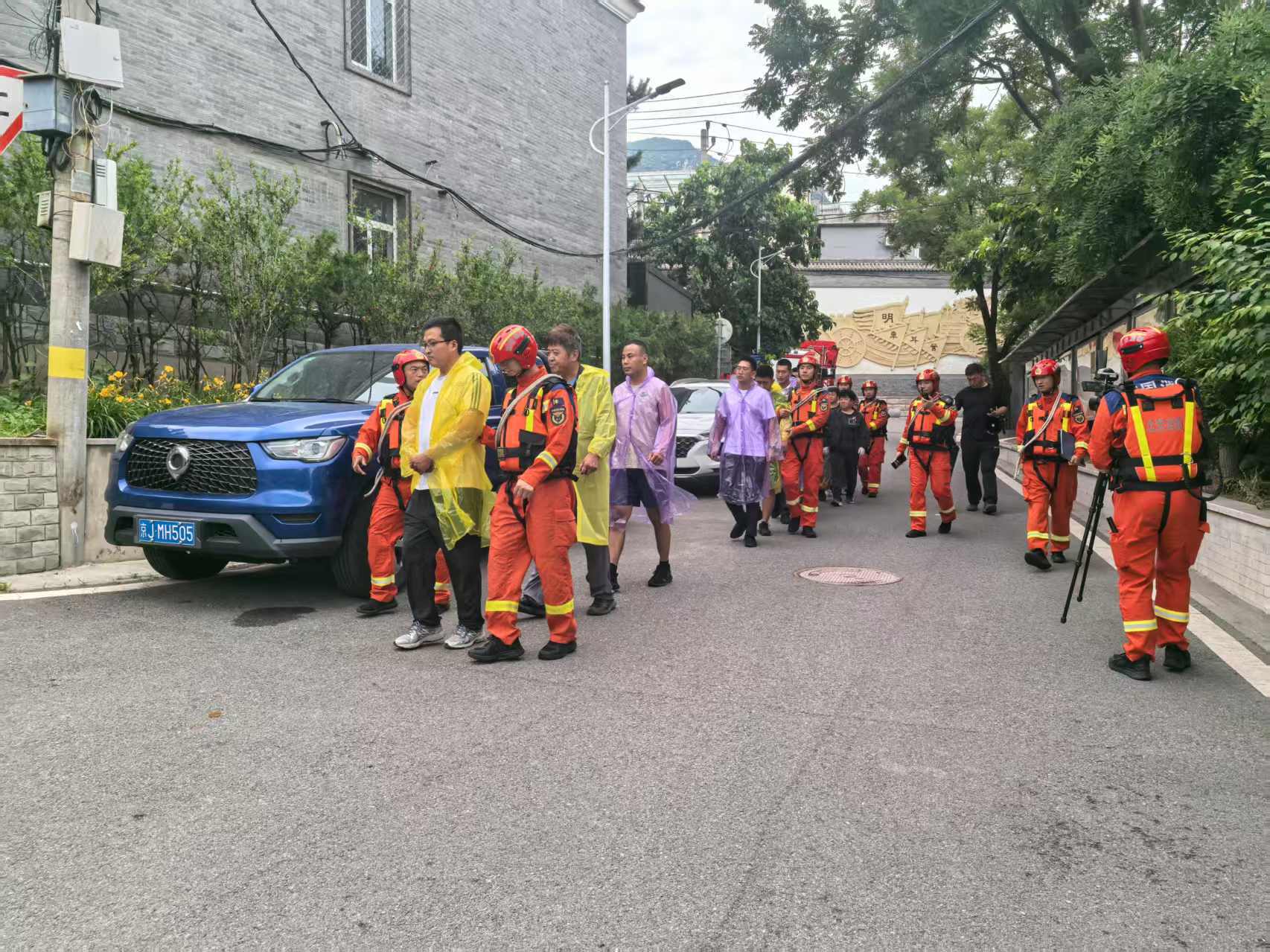全要素实战演练筑牢汛期安全防线海淀消防开展防汛抢险拉动大考
