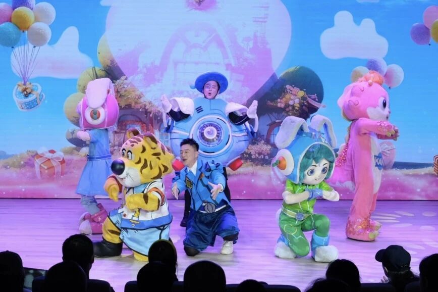 卡酷沉浸式亲子互动舞台剧《快乐就是酷》成功首演