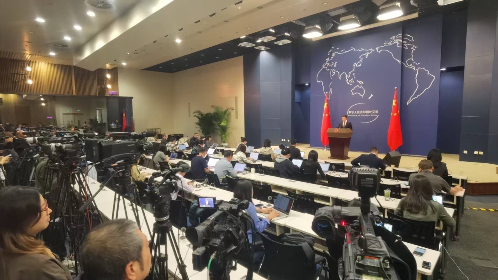 英国一名议员被香港拒绝入境 外交部回应