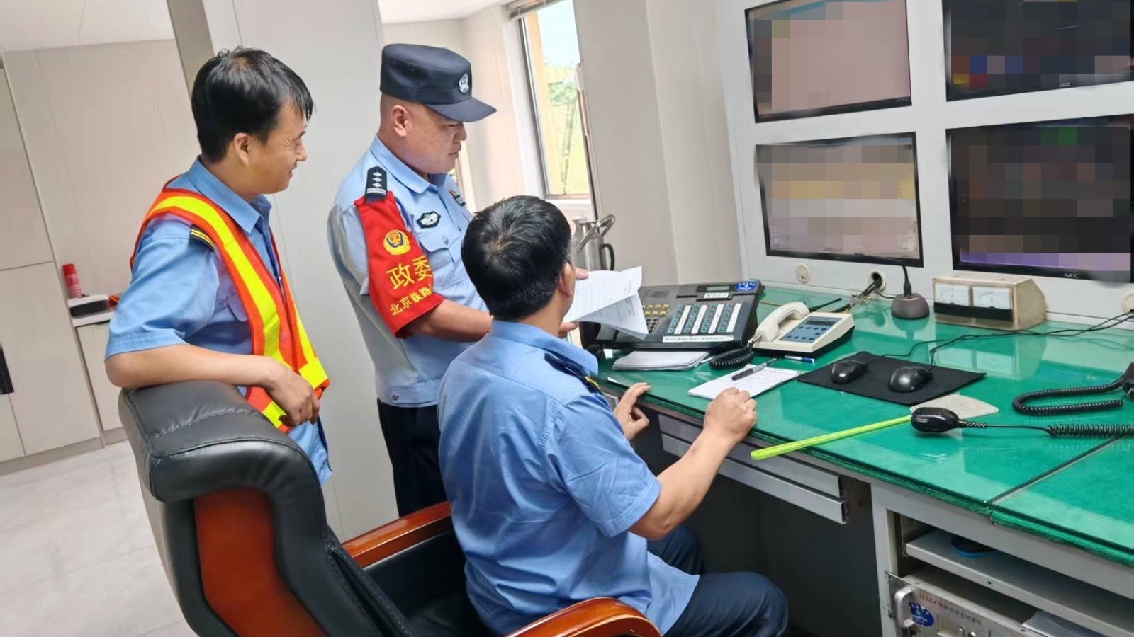 北京铁警在京原铁路沿线开展反诈宣传 筑牢辖区“防护网” 北京铁警在京原铁路沿线开展反诈宣传 筑牢辖区“防护网”