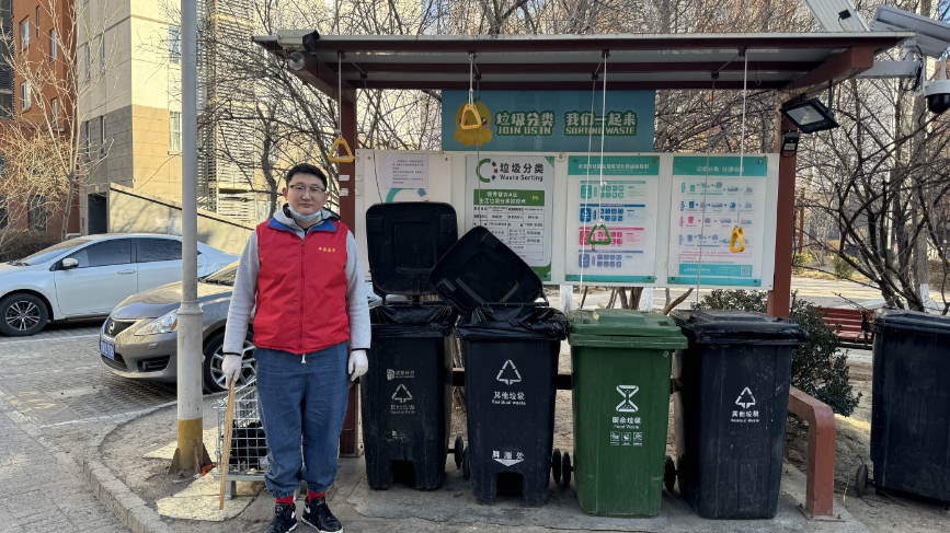 史各庄街道各社区开展“助力垃圾分类,从清洗垃圾桶做起”行动 史各庄街道各社区开展“助力垃圾分类,从清洗垃圾桶做起”行动