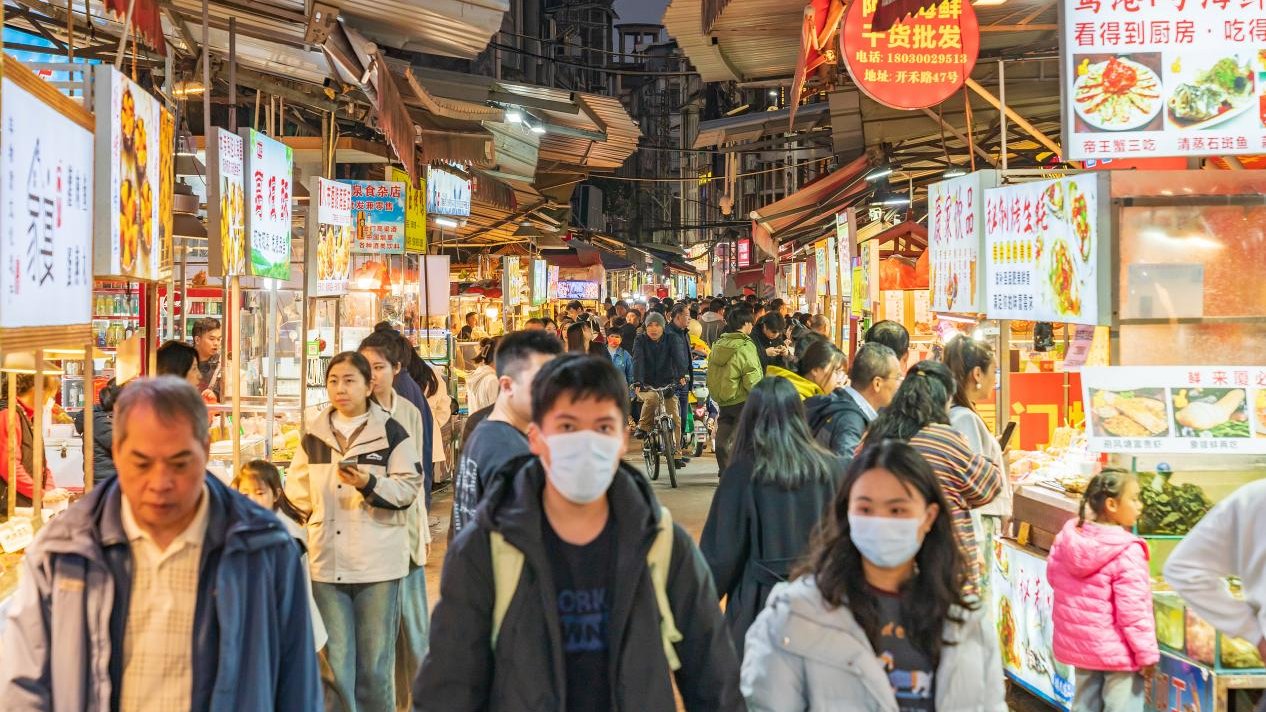 解锁新年味，各地出招“点夜成金”